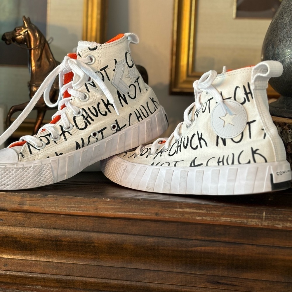 Not A Chuck Converse High Top Sneakers. Women’s Sz-6 Men’s Sz 4 GUC